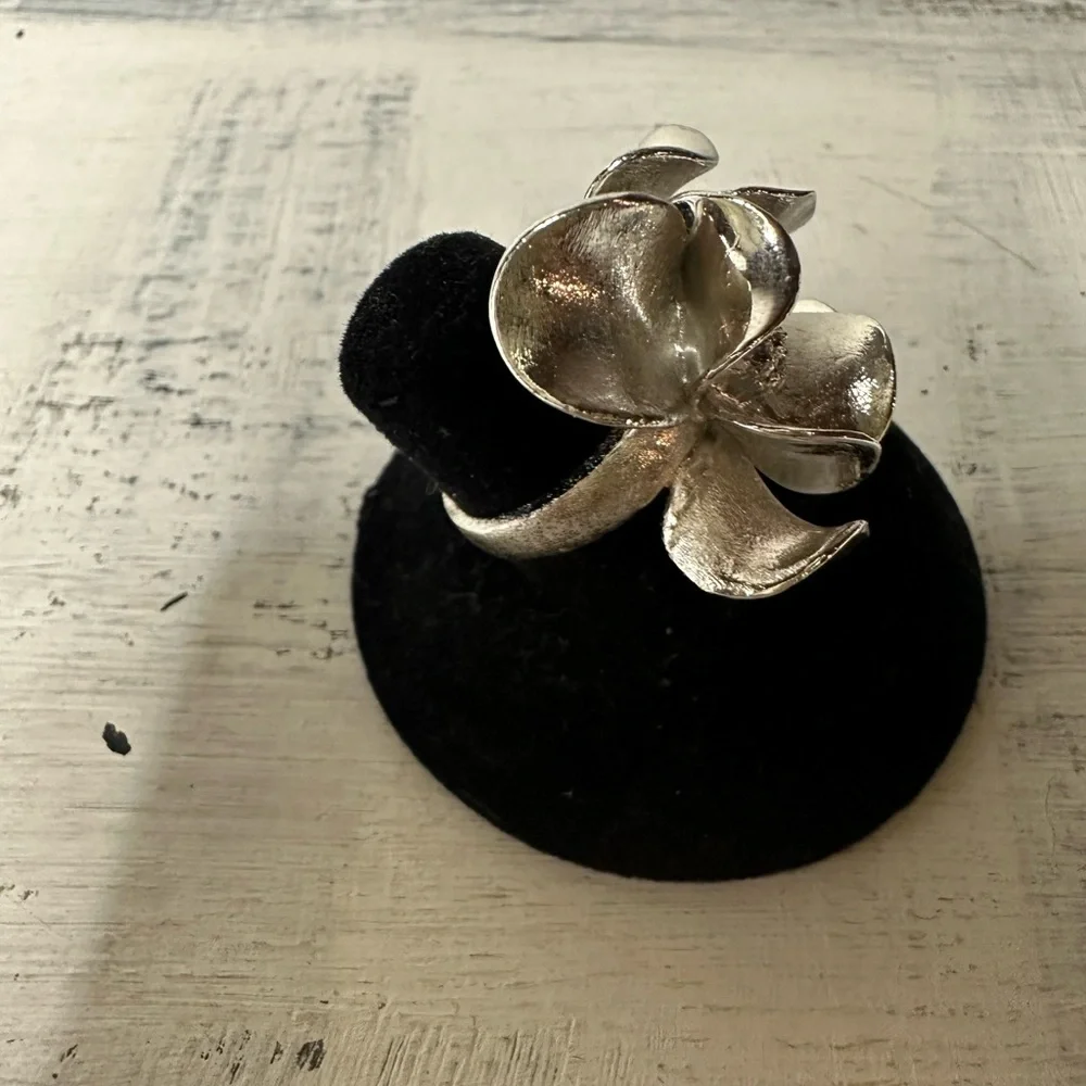 Steel Magnolia 3D Curling Flower Ring With Crystal Cluster Center size 6 - Picture 2 of 5